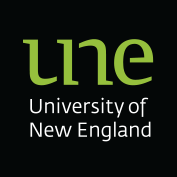 Black and green UNE logo
