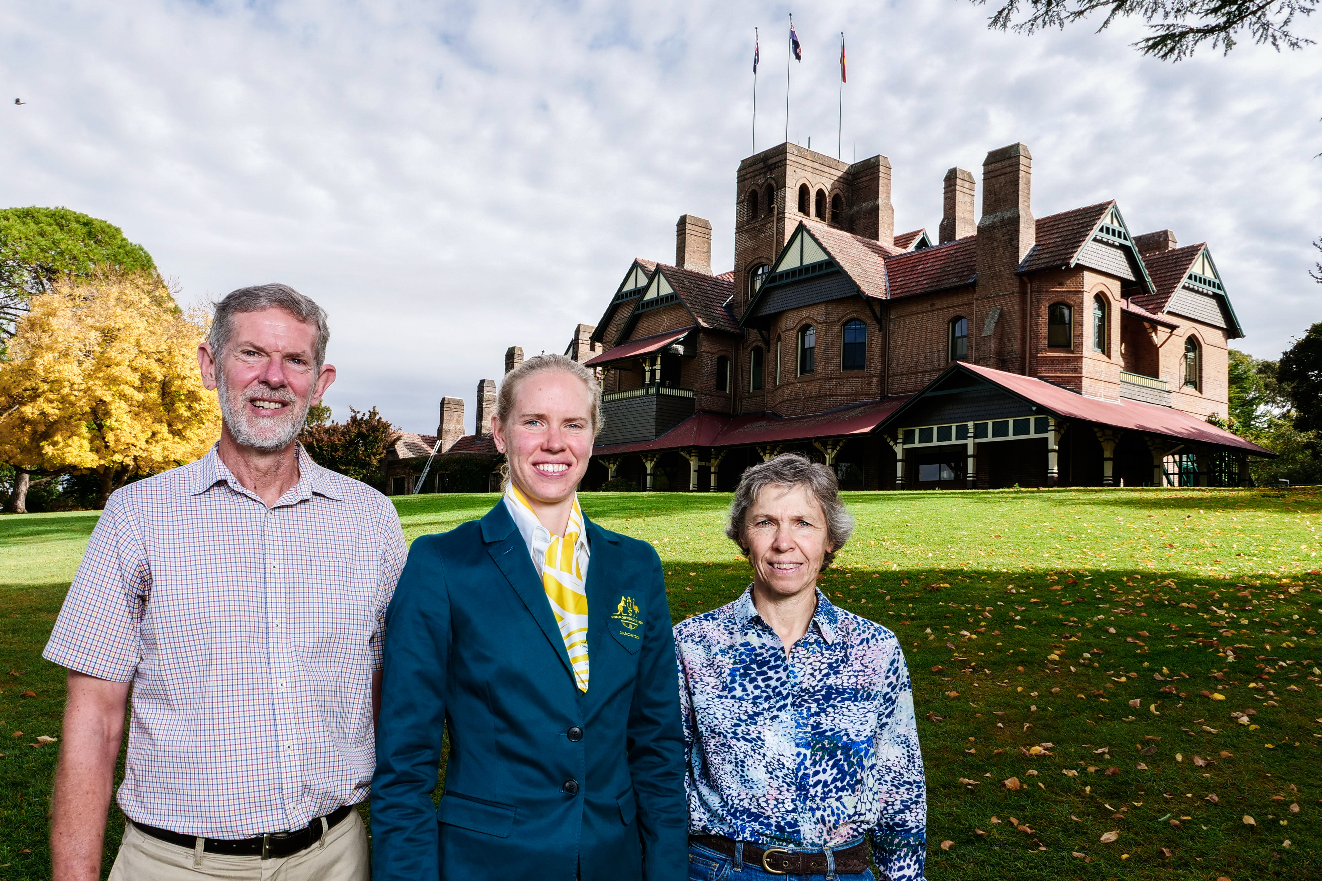 Gillian Backhouse wearing her Commonwealth Games uniform, with parents  David Backhouse and Heather Nonhebel, in front of Booloominbah