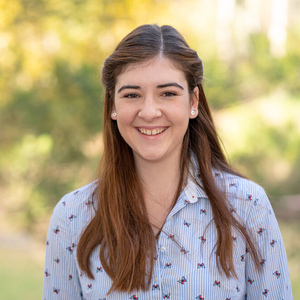 Bachelor of Agriculture/Bachelor of Business student Siobhan Smith smiles to camera outdoors