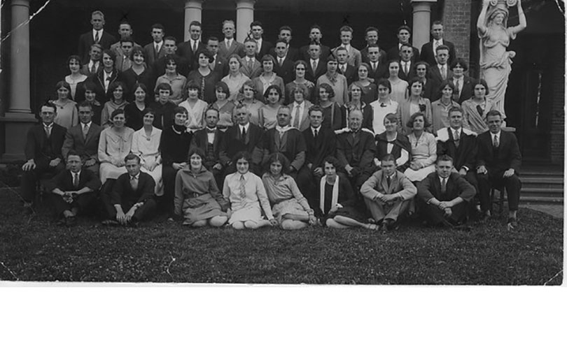 Black and white photo of the Armidale Teachers' College — student pioneers 