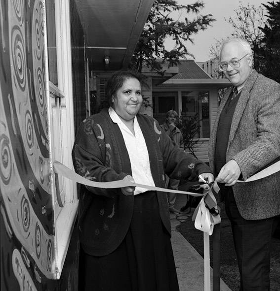 1992 Dianne Roberts & Prof CJ Hawkins opening the Oorala Aboriginal Centre