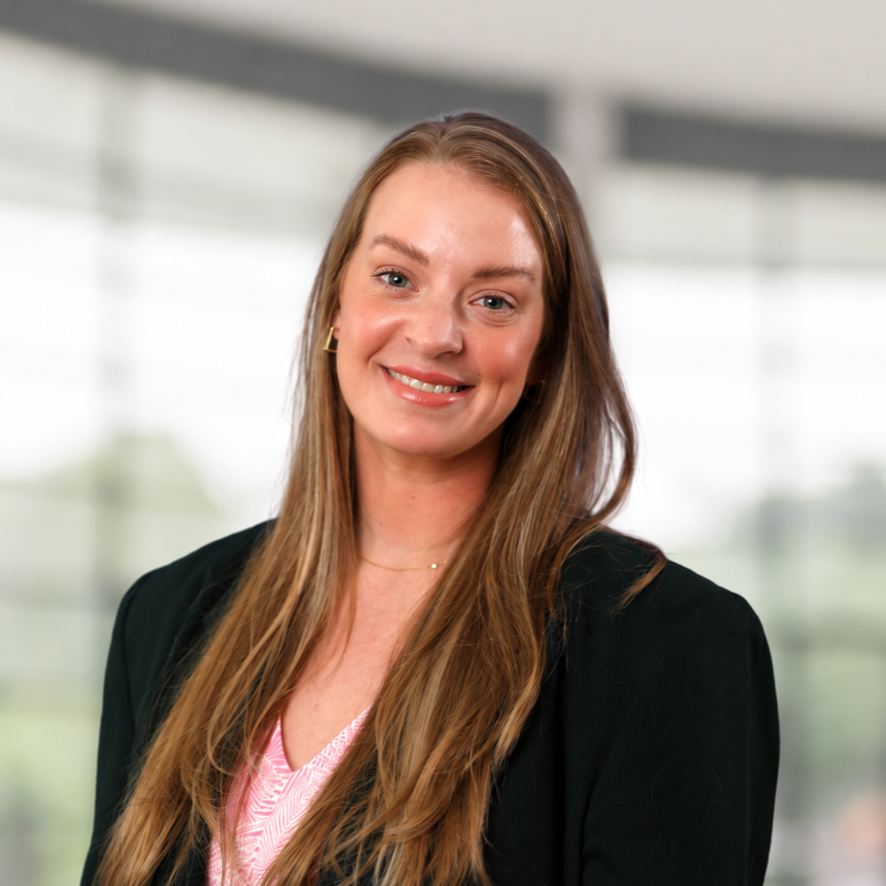 Victoria Vivente - UNE Graduate