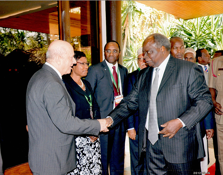 Périn shaking hands with President Kibaki of Kenya