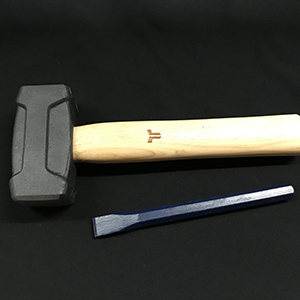 Replica fine chisel and heavy stone mallet for engraving a stone tablet