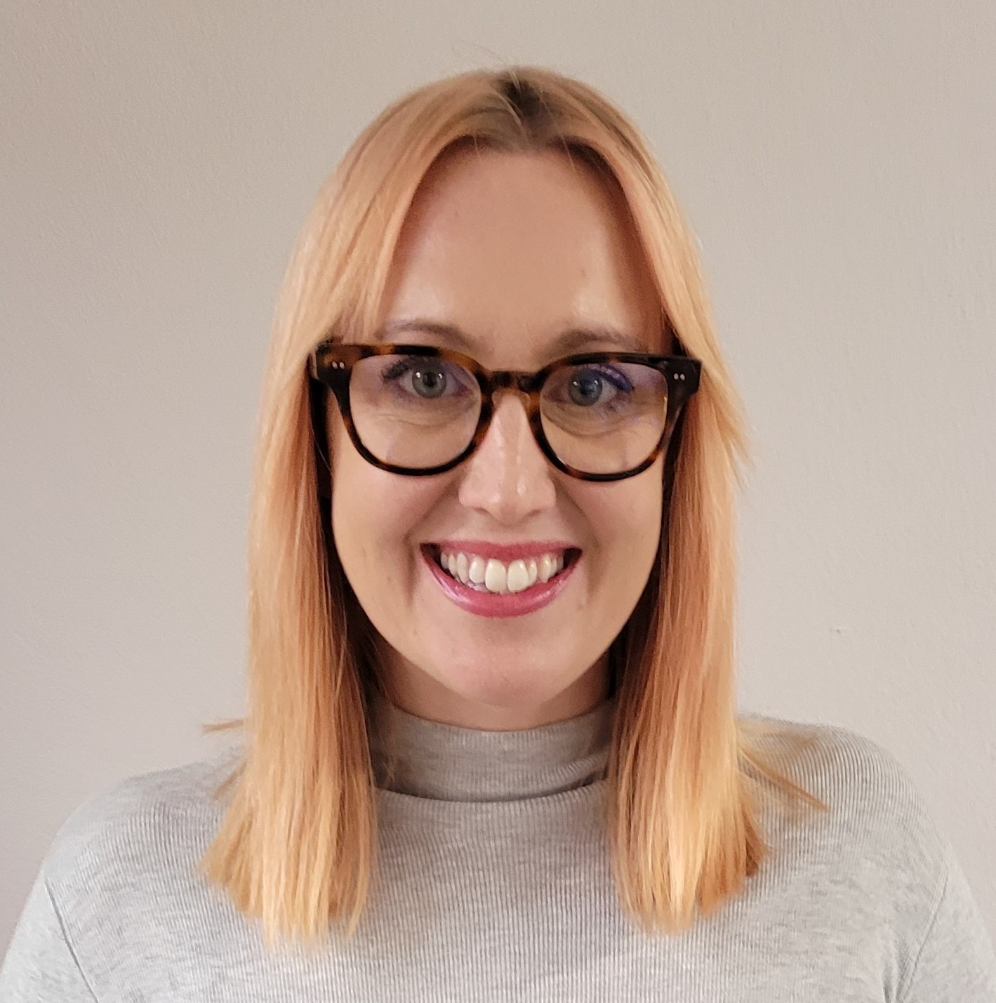 Dr Amanda Taylor Head shot