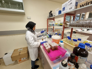 Woman working in a laboratory