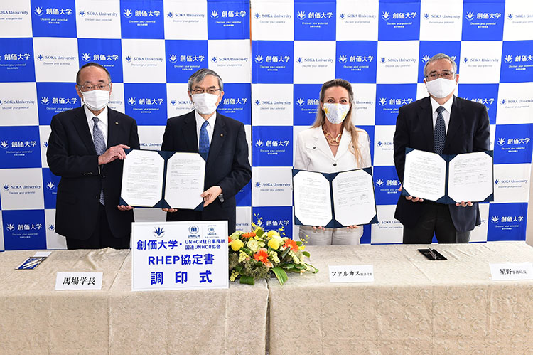 Signing of an agreement between UNHCR, Japan for UNHCR and Soka University to offer scholarships to young refugees 