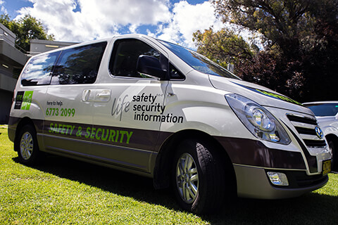 UNE Safety van