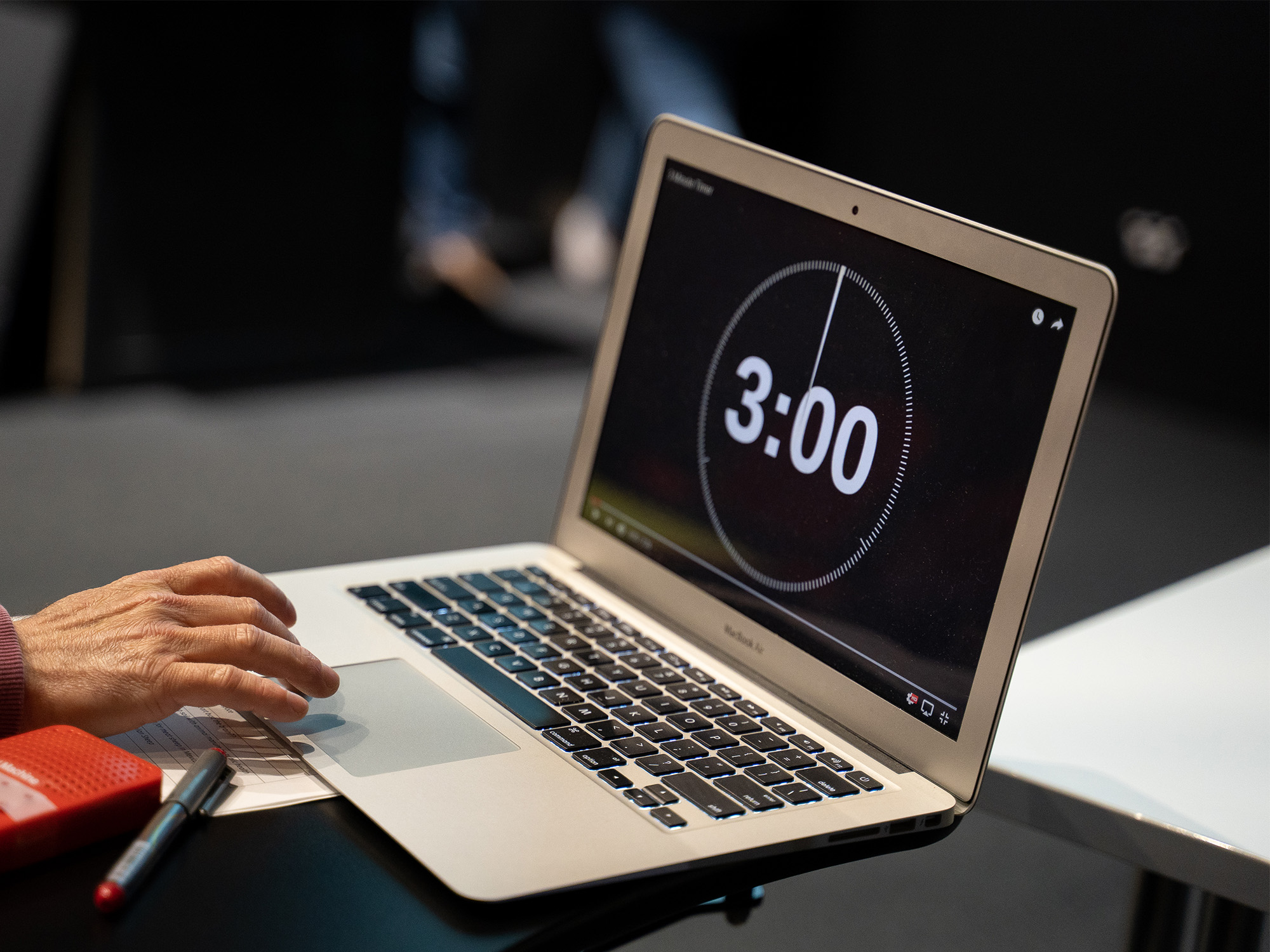 Image of a computer with a 3 minute timer